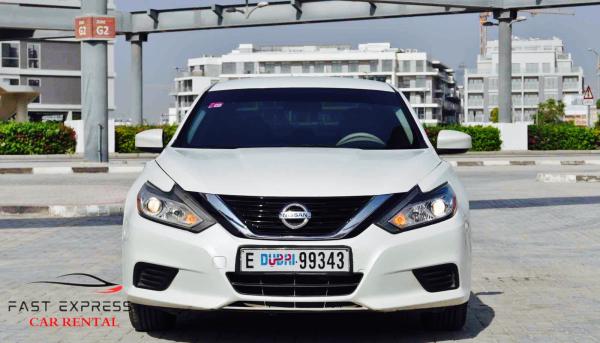 Nissan Altima 2018 - White